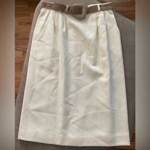 100% Wool Leslie Fay Sportswear Size 8 Cream Skirt